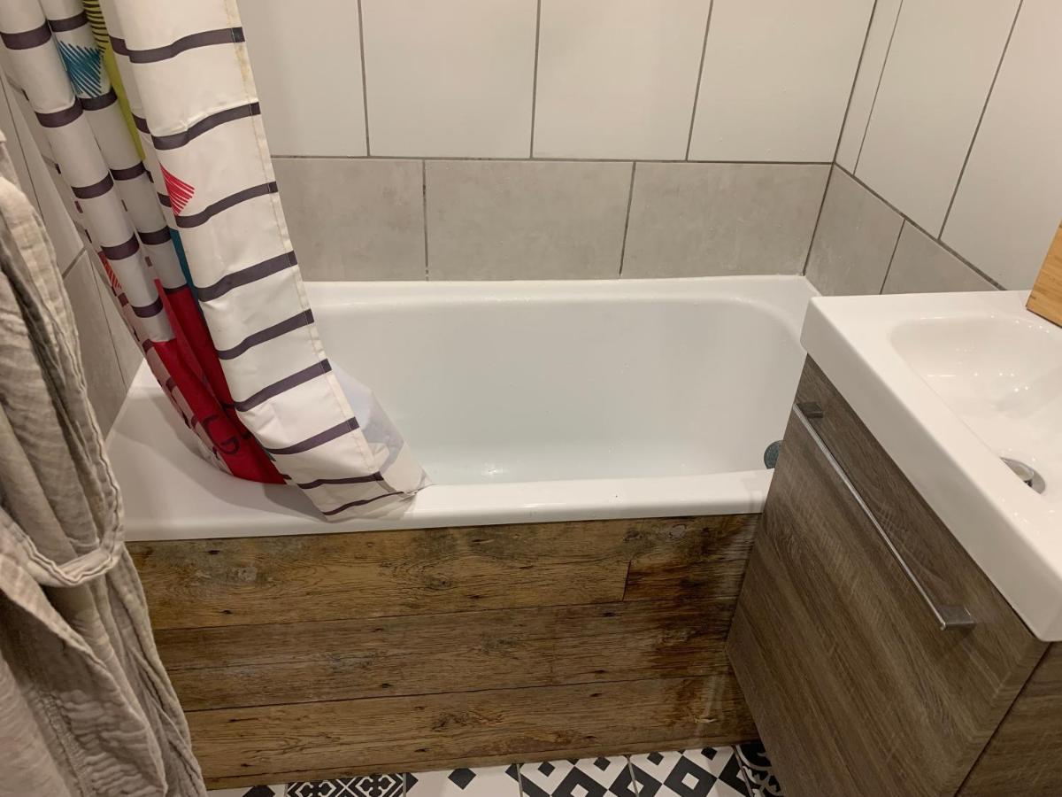 Chambre Avec Salle De Bain Et Cuisine Privee Centre Ville Historique Avec Climatisation Et Patio Bordéus Exterior foto